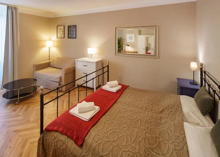 3 Bed Flat - Sleeps 12 - Wifi