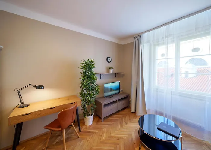 Apartment 3 Bed Flat - Sleeps 12 - Wifi