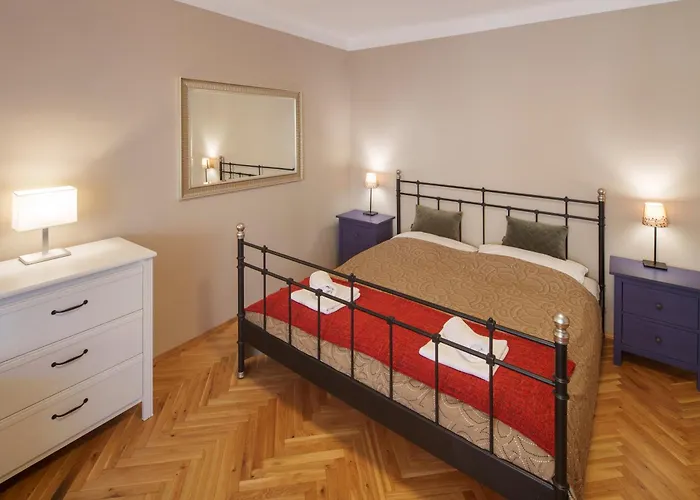 3 Bed Flat - Sleeps 12 - Wifi Prag