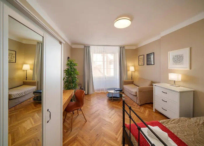 3 Bed Flat - Sleeps 12 - Wifi