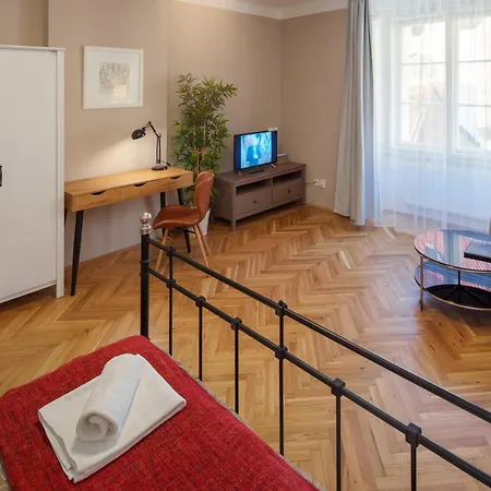 Apartman 3 Bed Flat - Sleeps 12 - Wifi Prága