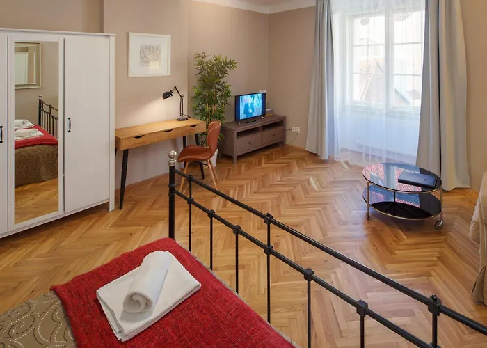Lägenhet 3 Bed Flat - Sleeps 12 - Wifi Prag