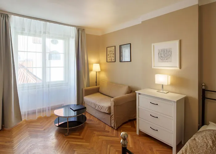 3 Bed Flat - Sleeps 12 - Wifi Lägenhet Prag