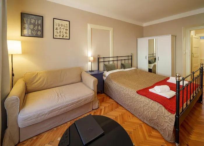 3 Bed Flat - Sleeps 12 - Wifi