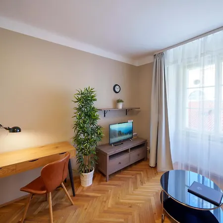 דירה 3 Bed Flat - Sleeps 12 - Wifi