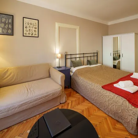 3 Bed Flat - Sleeps 12 - Wifi