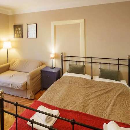 דירה 3 Bed Flat - Sleeps 12 - Wifi פראג