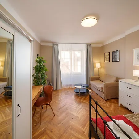 3 Bed Flat - Sleeps 12 - Wifi